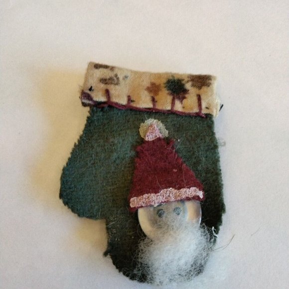 Vintage mitten Santa Clause Pin Christmas handcrafted - Picture 1 of 3